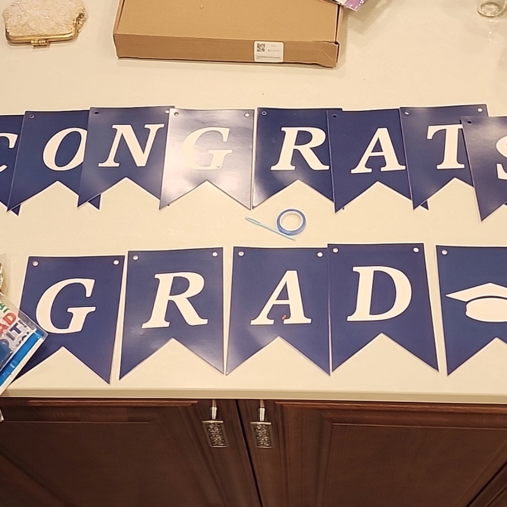 Graduation banner 3 rectangular tablecloths 1 pack gold 1 blue pack of ballons